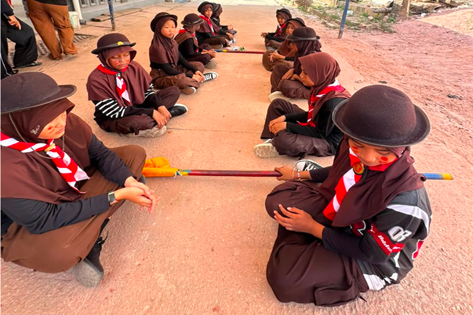 Dokumentasi Serunya Hiking Pramuka MI Baitul Amar: Melatih Kekompakan dan Kemandirian Siswa 5